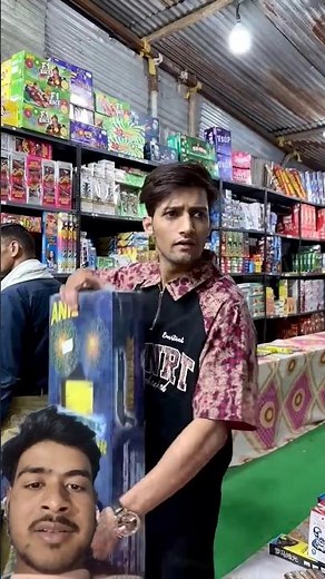 itna mahanga patakha dukaan mein jalakar check kar raha hai #comedy #funny #short feed #paycheque