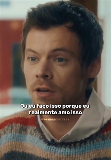 🩷FOFO DEMAIS! Entrevista de Harry Styles para Zane Lowe amanhã! Durante a conversa, Harry falou sobre amadurecimento e autoconhecimento. Ele refletiu sobre se questionar se faz algo por hábito ou por amor, além de assumir responsabilidades em áreas da vida em que talvez tenha errado e como isso o libertou. 🇺🇸TOO CUTE! Interview with Harry Styles for Zane Lowe tomorrow! During the conversation, Harry spoke about growth and self-awareness. He reflected on questioning whether he does something o