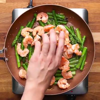 These 6 simple shrimp dinners are light & delicious 🍤! FULL RECIPES: http://bzfd.it/2pyr7XT | Tasty