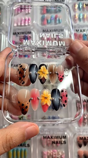 Island Predator — Wild Gradient & Handcrafted Florals | MAXM Press-On Nails
