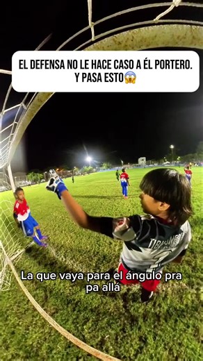 Seguirán aprendiendo en el camino, que cracks 🧤⚽️. #goalkeeper #gk #viral #portero #atajadas