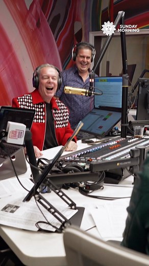 Since 1996, radio DJ Elvis Duran has hosted the top-rated “Elvis Duran and the Morning Show.” He opens up about his love for radio, how it shaped his Texas childhood and its evolution over the years. cbsn.ws/3552 | CBS Sunday Morning