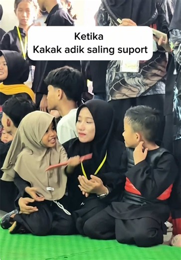 Selamat buat kemenangan hari ini nak❤️dipikir Lily mau cium tangan abgny,ternyata cmn jabatan 😭😭 Krna Lily terbiasa di cium tanganny duluan sama si abg #fyp #viral #toddlersoftiktok #brazil #silat
