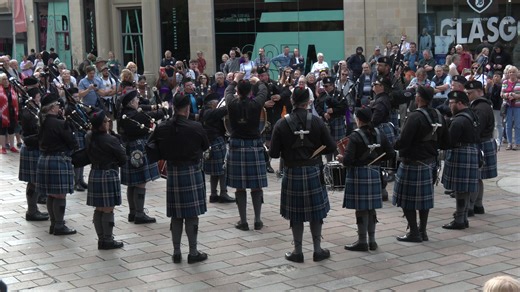St. Andrews Pipe Band - Winnipeg, Canada, performing for the crowds on Buchanan St. during Piping Live on Thursday 17th August 23. | We Love Pipe Bands