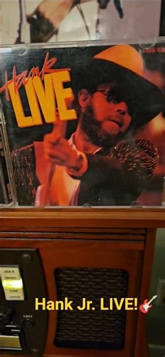Rockin to HANK WILLIAMS JR!!!🎸