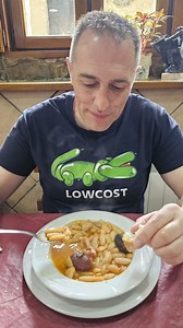 77K views · 7.1K reactions | Comida asturiana casera en plena naturaleza. En un entorno privilegiado, en Felgueras (concejo de Lena, Asturias), visitamos el Restaurante Casa María: un lugar donde el sabor auténtico aún se cocina a fuego lento. Menú 100 % casero: fabada, pote asturiano, cordero, filetes de cadera y postres como flan de café y arroz con leche. #asturias #asturiasgram #restaurantesasturias #comidatipica #comida #fabada #pote #lena | Javi Asturiasesenciafolixera | Facebook