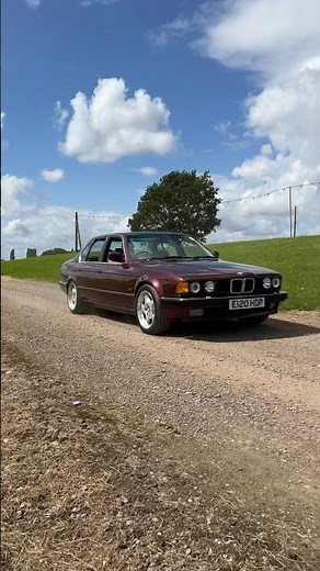 BMW 730i e32 leaving a Car Meet👌