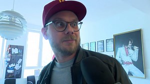 Nils sammelt für unseren #BackyardSale! Oder klaut er für den #BackyardSale? Auf jeden Fall für die Kinder! Seid dabei: Freitag (01.06.) ab 14:00 Uhr. | Rocket Beans TV