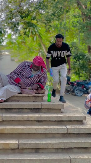 የጫት ቪዲዮ ትዕይንት በወተት