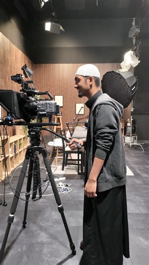 3.2K views · 44 reactions |  Our learners have been caught outside of school! Join our Careers Pathway Coordinator, Mr Begic, as he visits our Year 10 learners out in the real world, gaining hands-on experience, exploring different industries, and developing the skills that will shape their future careers. From classrooms to workplaces, they’re already stepping into the next chapter of their learning journey. | Unity Grammar | Facebook