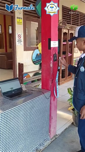 📲 Absen Digital Berbasis ID Card Resmi Sekolah Kini proses kehadiran siswa semakin cepat, akurat, dan transparan. Melalui ID Card siswa, absensi dilakukan secara digital dan langsung terintegrasi dengan Jurnale.id dan Eskul.id. Keunggulannya adalah : ✅ Siswa melakukan absen cukup dengan scan ID Card ✅ Data kehadiran tersimpan otomatis & real time ✅ Mendukung disiplin, literasi digital, dan manajemen sekolah modern ✅ Terhubung dengan aktivitas pembelajaran dan ekstrakurikuler 💡 Inovasi ini adal