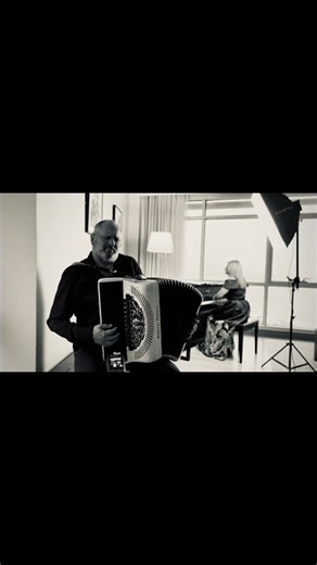 1Bach’s Prelude in C Major – Piano & Accordion Improvisation