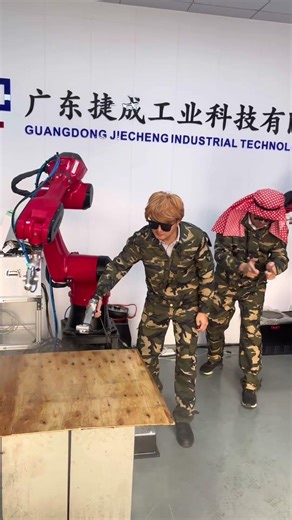 The spray painting worker is no longer needed, use the spray painting robot instead #spray painting