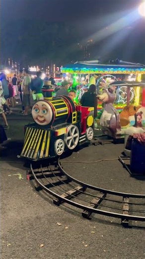 Naik kereta api Thomas dan kawan kawan