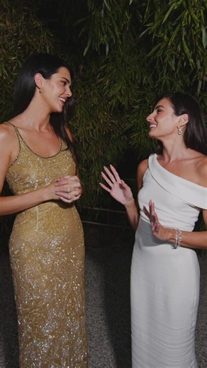 I heard it’s a side part summer. Chatting with @Kendall Jenner about all things @Armani beauty and #venezia83 #armanibeautypartner #powerofyou