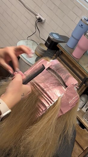 Mastering Foiling Techniques: A Step-by-Step Hair Tutorial