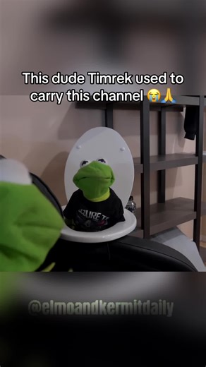 Best character by far #Elmo #Kermit #SML #Puppets #areusupercereal | Elmo