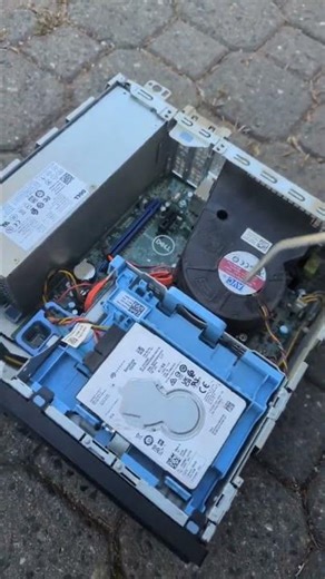 Satisfying Dust Removal from an Old Office PC 💨