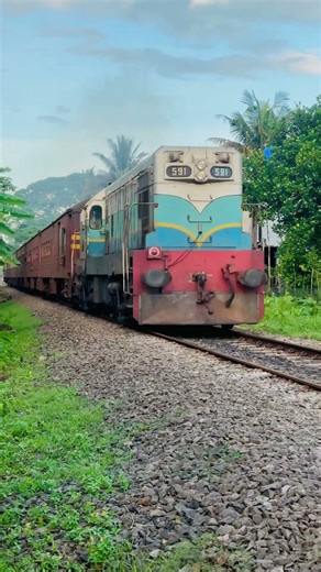 Canadian Power! M2 Locomotive Hauling Coastal Train - මාතර-ගාල්ල M2 ලොකොමෝටිවය
