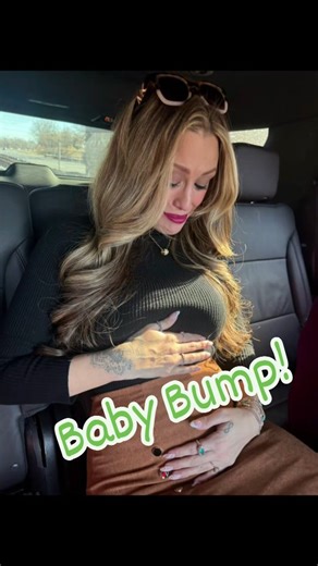 Lindsey Downs on Instagram: "Bump Reveal! 🤍 Baby Booker has made an appearance this week! #NYC glow x2! ❤️🗽 #babybump #pregnantlife #babyupdate #pregnantupdate"
