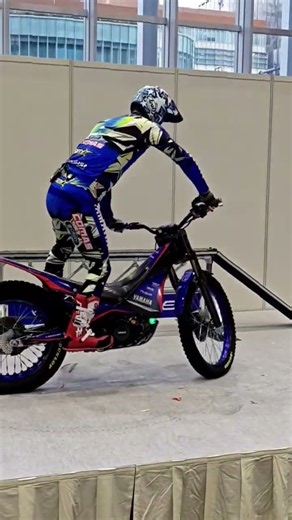 エアターン（後輪をあげて、180°回転する技）、トライアルバイクデモンストレーション、【バイクの日 HAVE A BIKE DAY 2026秋葉原 UDX2F「アキバ・スクエア」】