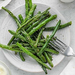 Roasted Green Beans (Crispy & Flavorful!) Recipe - Rachel Cooks®