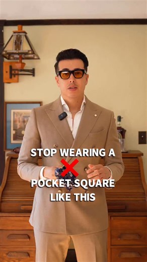 How to fold a pocket square the Scrunch Method. Who else uses this method? #howto #menstyletips #howtostyle #styletips #pocketsquare #howtofoldpocketsquare | The Scott Effect