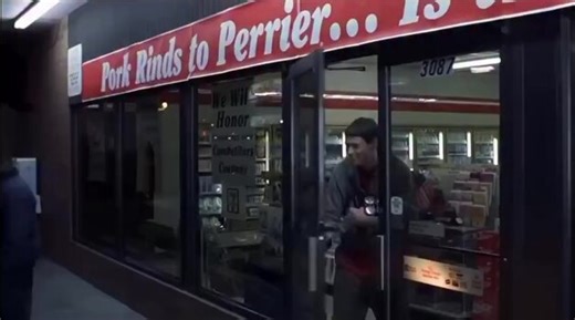 This scene was completely improvised by Jim Carrey. The people he spoke to were not actors. They were just hanging out and watching the filming