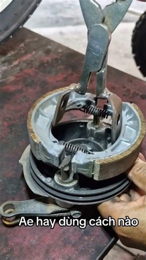 Brake pads fitting #viral #bikeworkshop #motorcycle