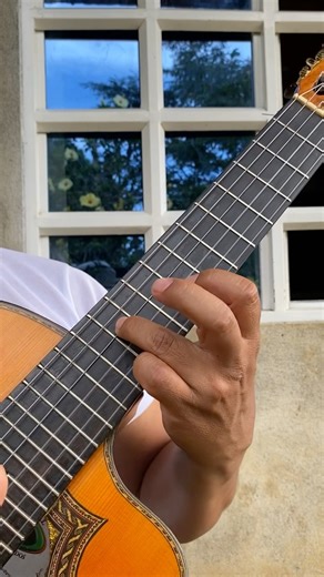 Tutorial paso a paso y lentamente de una escala en el requinto #requinto #fblifestyle #newyear | Cristhian Valencia requinto