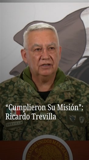 El secretario de la Defensa Nacional, Ricardo Trevilla Trejo, dio el pésame a las familias de los militares que perdieron la vida en la operación que llevó a la detención y muerte de Nemesio Oseguera Cervantes, "El Mencho". Reconoció también la labor de las Fuerzas Armadas en lo que llamó una operación exitosa. #militares #ElMencho #FuerzasArmadas | NMás