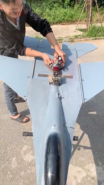 HOW DO YOU START THIS UAV? 😳