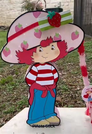 Les comparto el paso a paso como realicé esta Strawberry shortcake pinata Espero les haya gustado el resultado #strawberryshortcakepinata #piñatarositafresita #strawberryshortcakeparty #diypinata #creatorsearchinsights