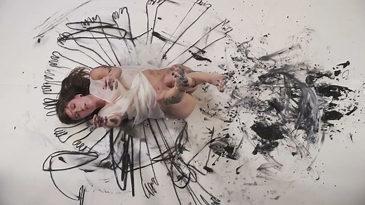 It's ok cuz it's art. Pussy at 0:35 in "Lavi Drawing Choreography" - YTboob