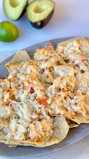 8.9K views · 137 reactions | What do you all think about Cheesy Cheddar Crab Nachos? It’s super easy to prepare. Simply place some nachos on a sizzle platter, cover it with: crabmeat, nacho seasoning and shredded cheddar. You could add optional chopped tomatoes and your favorite nacho toppings. This is made with snow crab meat tho any crab meat will do. #crab #crabs #crabmeat #snowcrab #crablegs #nachos #seafood | CrabPlace.com | Facebook