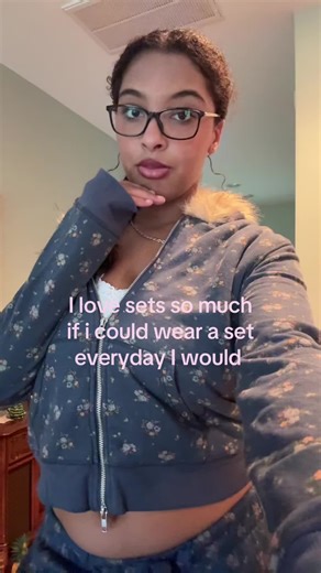 Exploring Fashion Sets for Everyday Style Inspiration