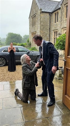 “He threw me out of his mansion in the rain for being old and poor… not knowing that day he signed the downfall of his empire.” The mansion on Santa Eleanor Drive reeked of cold luxury—artificial flowers, polished marble, and money that had never passed through working hands. I am Rosa Calderón, seventy-nine years old, and from the very first moment, I knew I didn’t belong there. My worn shoes stained the white marble floor. My hands, shaped by decades of cleaning other people’s homes, felt like