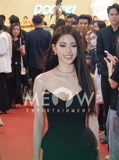 Tiểu Vy cùng dàn hoa á hậu đến premiere Bus - Chuyến Xe Một Chiều chúc mừng Minh Kiên ra mắt phim điện ảnh đầu tay. #Meowentertainment #Tiktokgiaitri #BusChuyenXeMotChieu #BUS