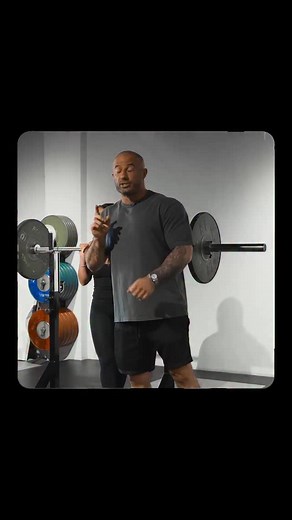 Lifting weights will improve your bone mineral density. But lifting HEAVY weights is what makes the biggest difference. Heavy means above 80 percent of your max. That is the one to six rep range. It places a high mechanical load on the bone and signals your body to build stronger, denser bones. This is especially important for menopausal women and anyone wanting to age with strength and independence. But here is what most people get wrong: You cannot walk into the gym on day one and start chasin