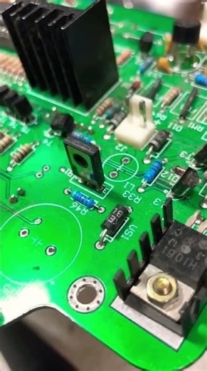 Easiest Way to Remove Electronic Components | Soldering Hack (Part 11) #Shorts