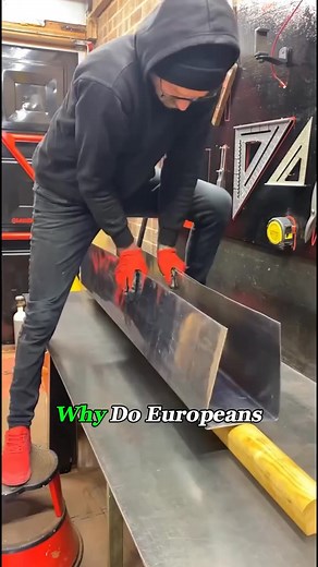 60K views · 241 reactions | This ‘soft’ metal protects houses for decades ⏳#lead #build #oddlysatifying #fyp #foryou | novara 22 | Facebook