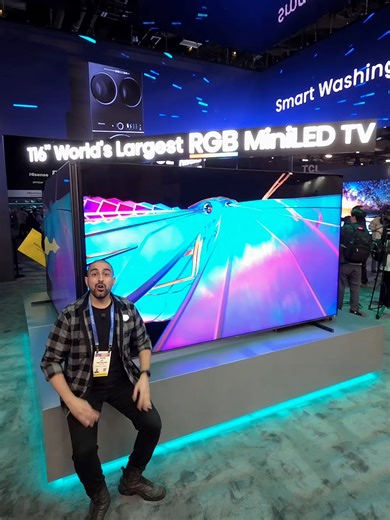 Au #ces2026, @technofou découvre la plus grande télé Mini-LED RGB au monde par Hisense 📺✨ Grâce à la techno RGB MiniLED evo les transitions sont plus naturelles, les ombres plus détaillées et les couleurs encore plus réalistes. Un écran géant qui redéfinit complètement le cinéma maison. #bestbuyquebec #bestbuycanada #topdelatechno #CES