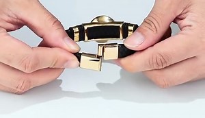 Watch How to wear a bracelet on Amazon Live