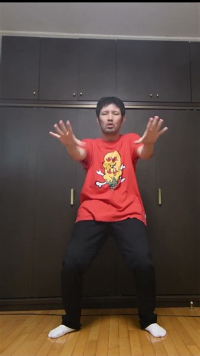 イキすぎカーニバル アラフォーヒキニート子供部屋おじさんがバズって人気者になりたくて踊ってみた tries a dance , hope to go viral and become popular.