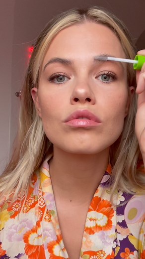 Hailey Clauson ⚡⭐🌙 on Instagram: "My go-to bronzey makeup look😘"