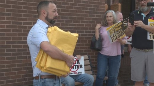 Recall petition signatures delivered to Sand Springs city hall