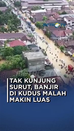 Curah hujan yang tinggi, membuat banjir di Kabupaten Kudus, Jawa Tengah, makin luas hingga rendam 23 desa di 6 kecamatan. #tiktokmetrotv #beritaviral #MetroTV #viral #fyp #Kudus #JawaTengah #banjir #Hujan #cuacaburuk