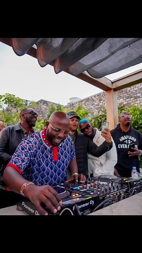 86K views · 4.7K reactions | DJ MAPHORISA LIVE MIX #mrjazzq #djmaphorisa #JustIn99 #kabzadesmall #mrjazzq #avhakholwi #Pcee | Âvhâkholwi Orifuna Řîvômbô | Facebook