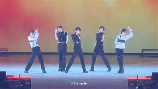 SMTR25 - SMTOWN福冈演唱会《致敬30周年 咒文 U 狼美》完整版舞台 Day1