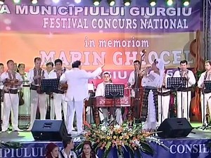 466K views · 10K reactions | Steliana Sima şi Orchestra "Lăutarii" din Chişinău condusă de maestrul Nicolae Botgros (COLAJ LIVE) ❤ ♬ Vor duşmăncuțele mele ♬ Unde~i satul de altădată ? ♬ Cine n~are dor pe vale ♬ Ce frumoasă este viața #AUDIȚIE_PLĂCUTĂ❗ | Fan Steliana Sima | Facebook